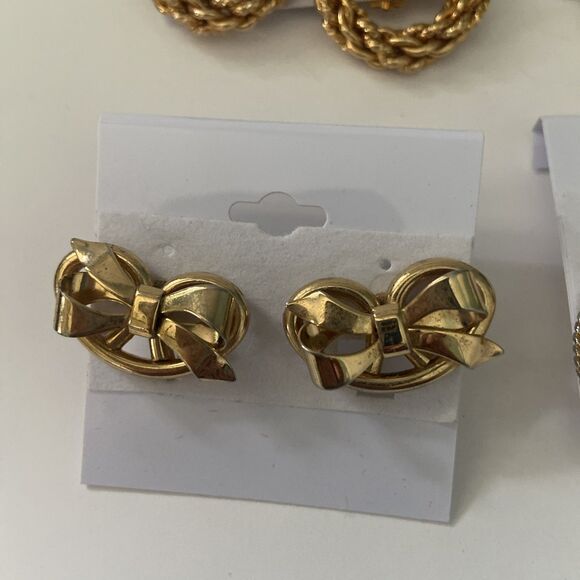 Vintage Clip On Earrings Set Of 4 Gold tone Holidays Birthdays Festive Gifts - Picture 5 of 6